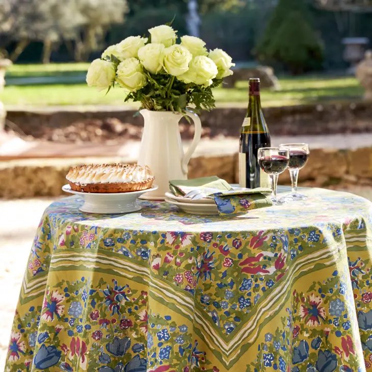 couleur nature jardin red and green tablecloth with outdoor dining setting