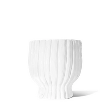 Load image into Gallery viewer, Montes Doggett Vase No. 467
