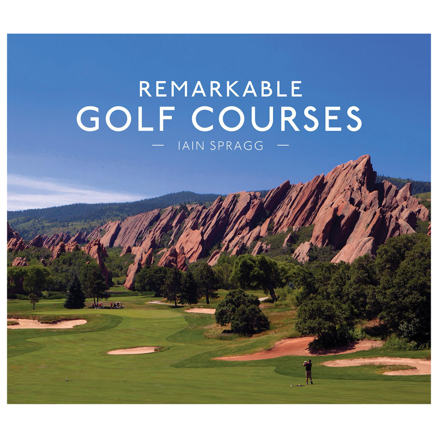 Book cover of 'Remarkable Golf Courses' by Iain Spragg with a golf course and rock formations in the background.