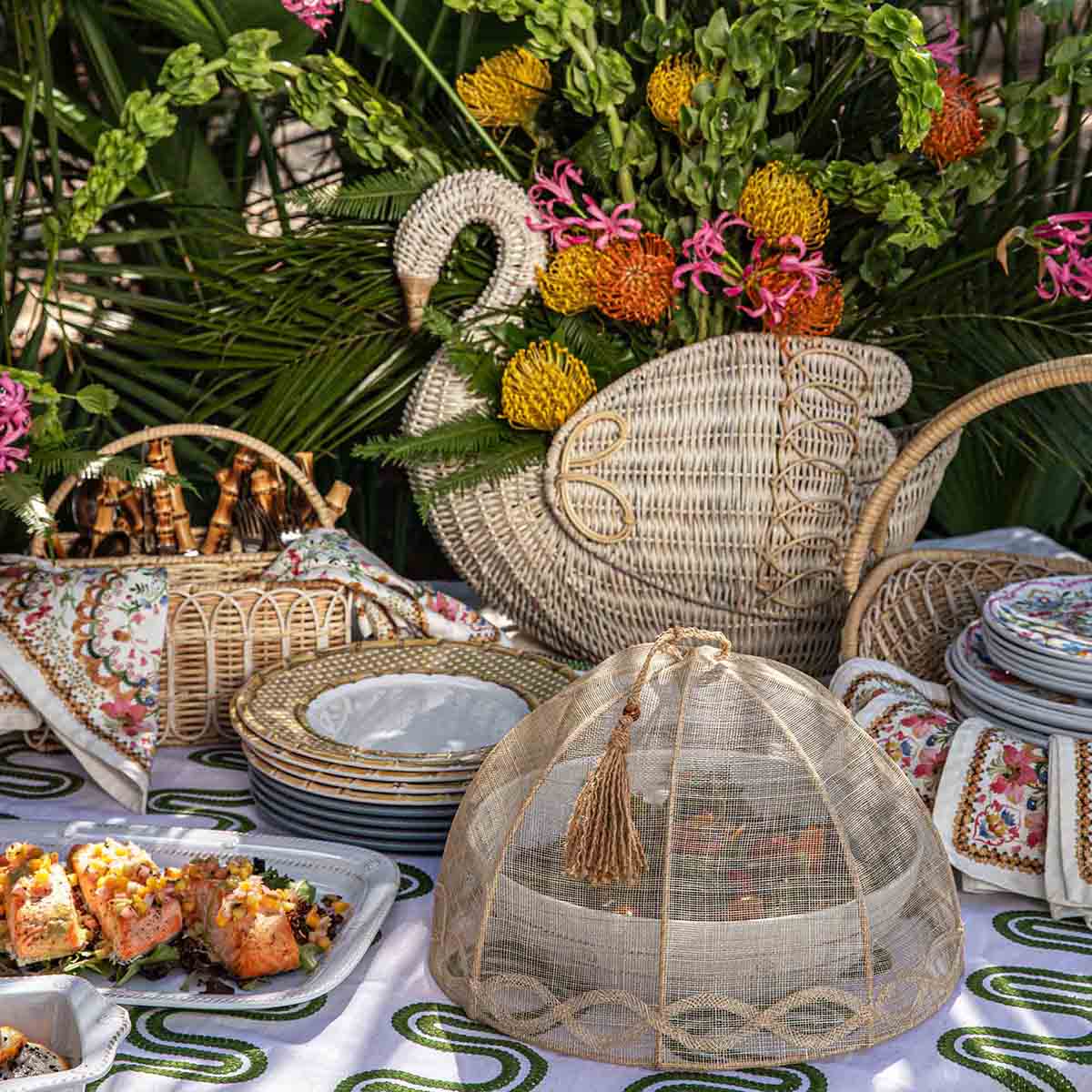 Juliska Provence Rattan Whitewash Swan Basket – Charleston Street