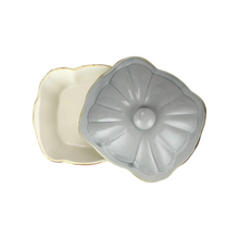 Load image into Gallery viewer, Vietri Italian Bakers Gray Covered Casserole top view
