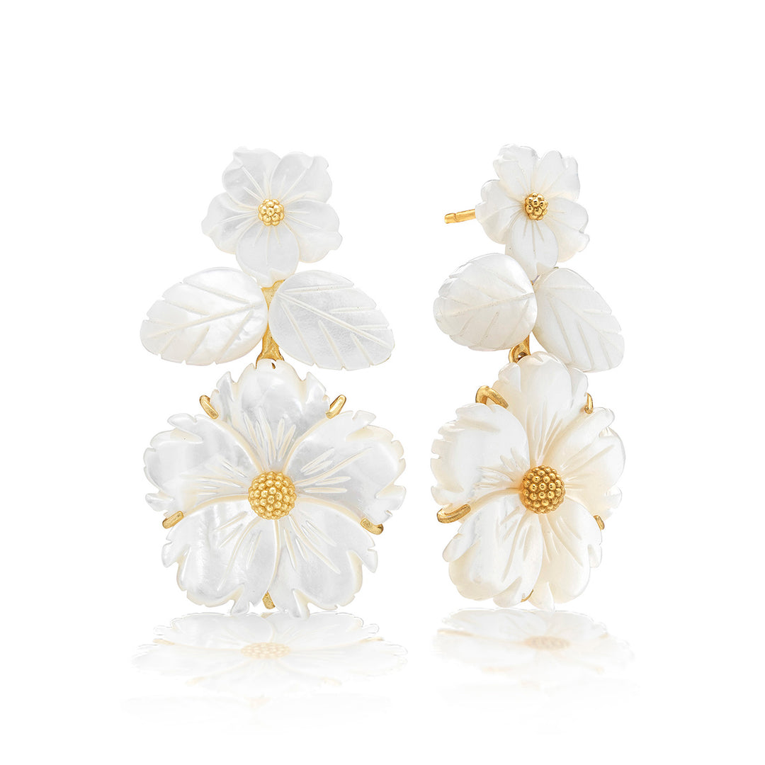 Pair of floral earrings in white and gold