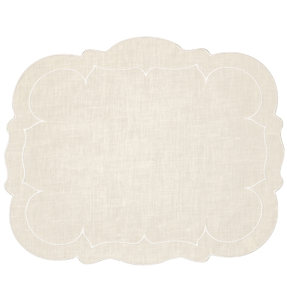 Linho Scalloped Rectangular Placemats in Ivory & White