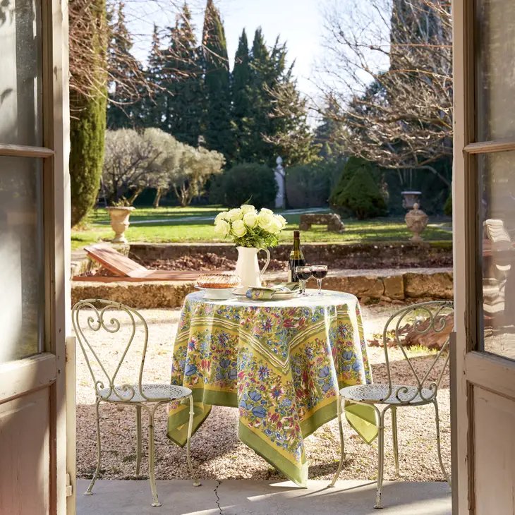 couleur nature jardin red and green tablecloth with outdoor patio dining setting